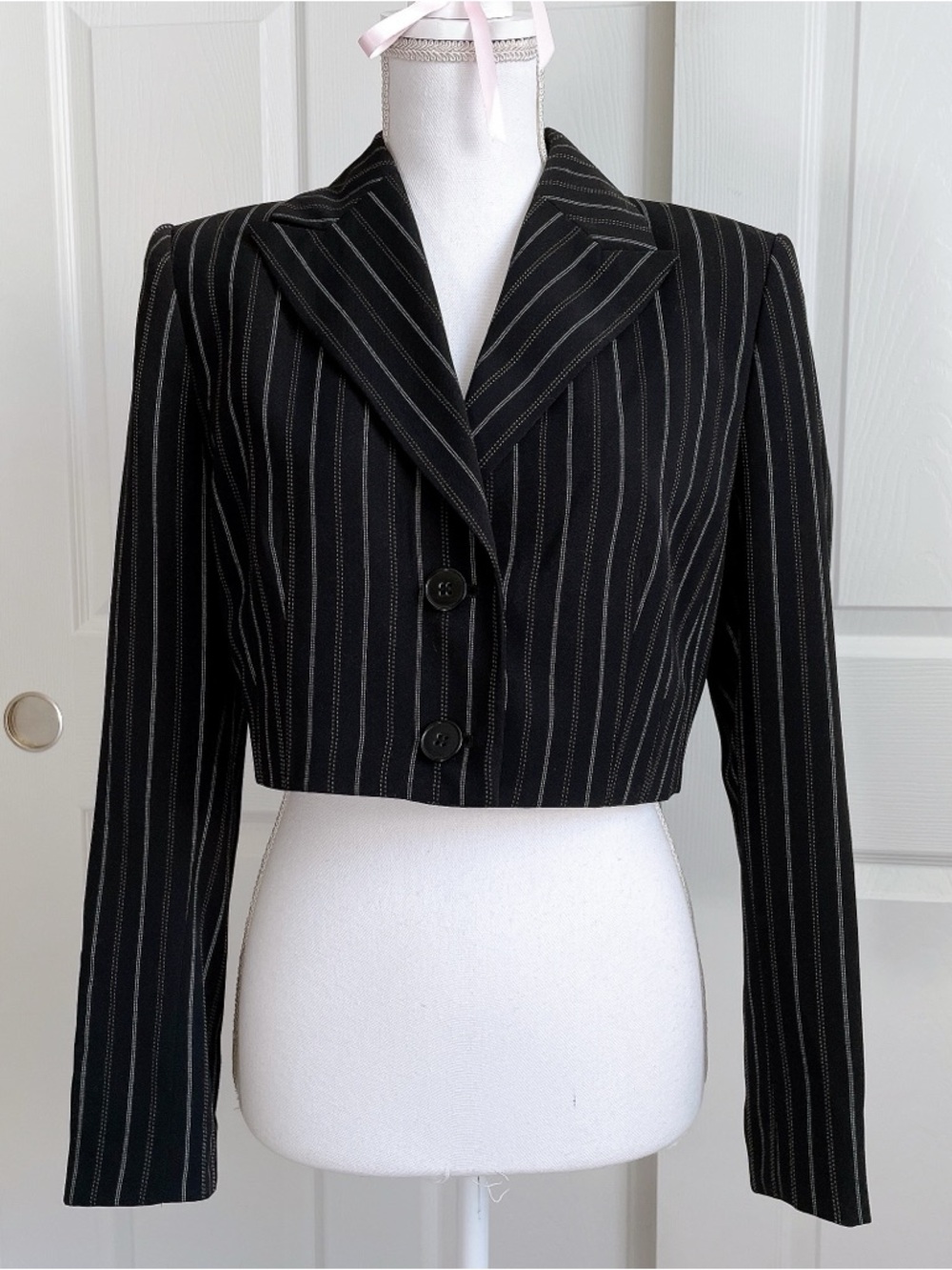 Black pinstriped cropped vintage blazer